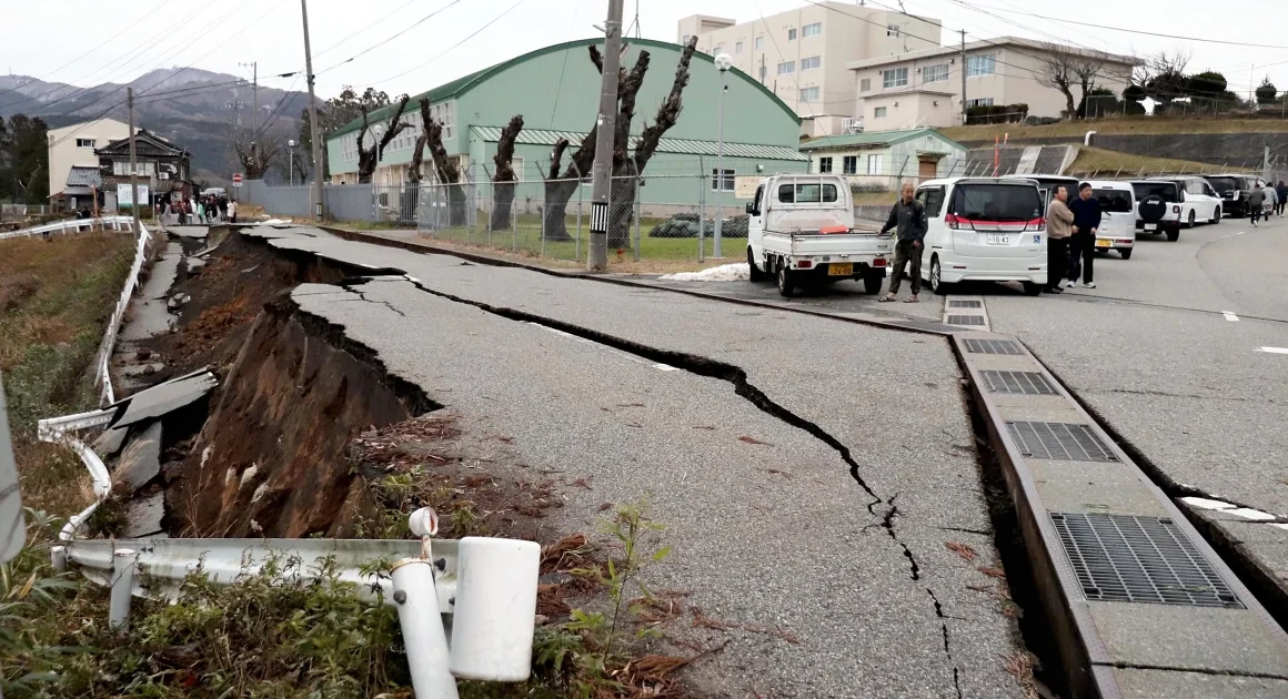 dong dat 76 do richter nhat ban phat canh bao song than 65928cba144f7