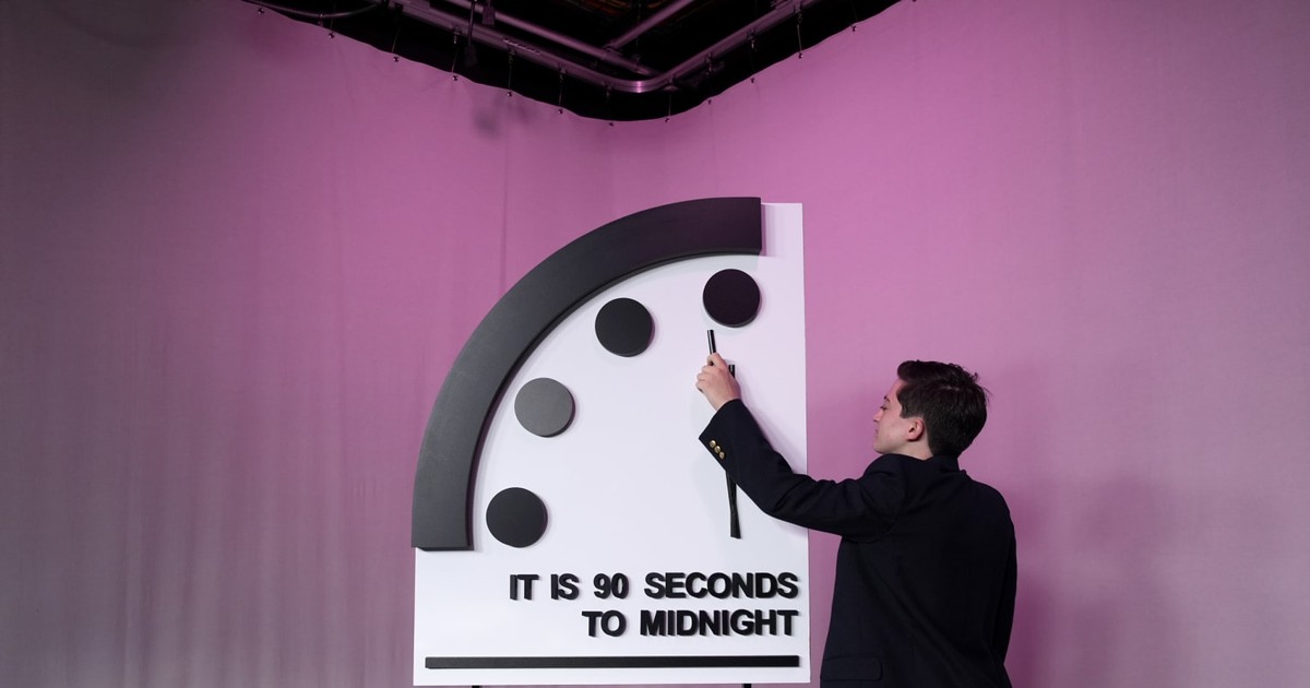 dong ho ngay tan the nam 2024 cach tham hoa chi 90 giay 65b0ca3a506d8