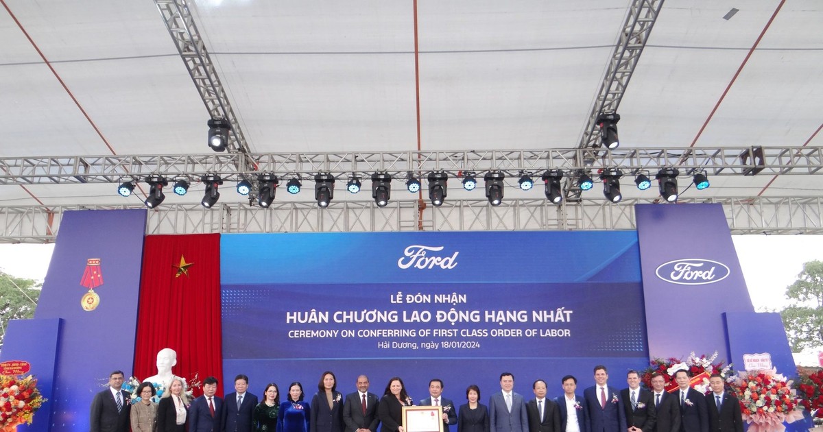 ford viet nam duoc tang huan chuong lao dong hang nhat 65a8e5207f487