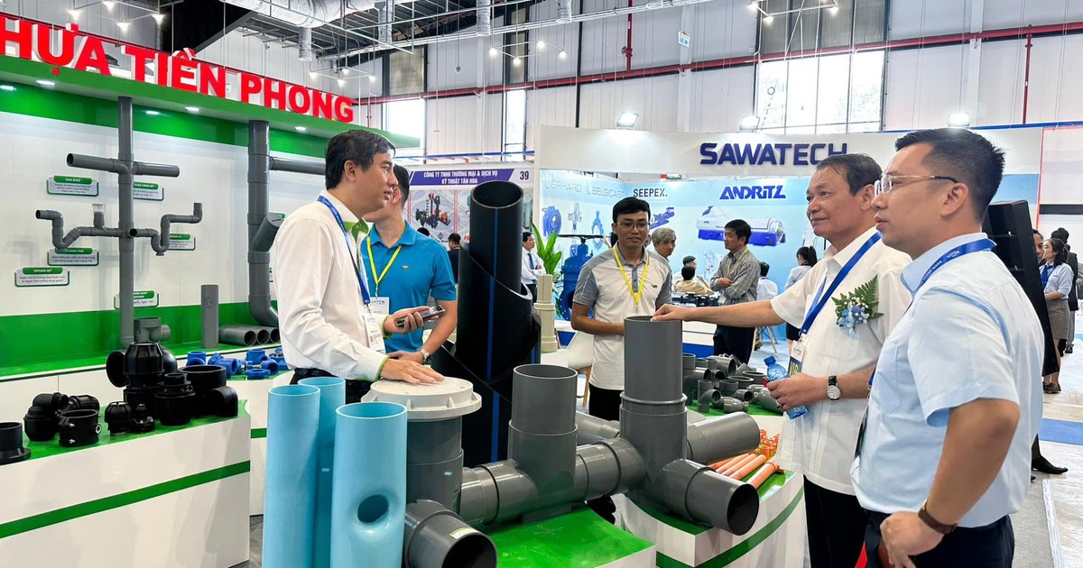 hai ong lon nganh nhua dua nhau lai ky luc 65b30e5c28a66