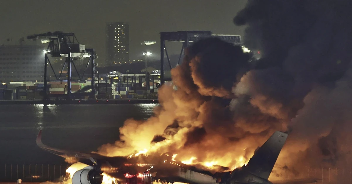 japan airlines thiet hai hon 100 trieu usd do tai nan may bay 65968f63f0770