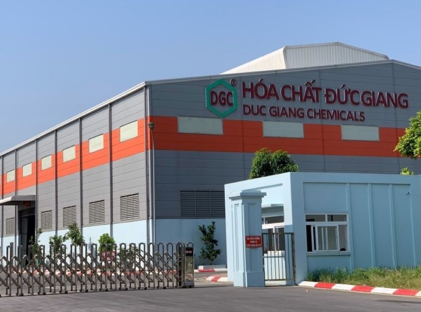 loi nhuan hoa chat duc giang chi bang mot nua nam 2022 65ae62ff1e5dd