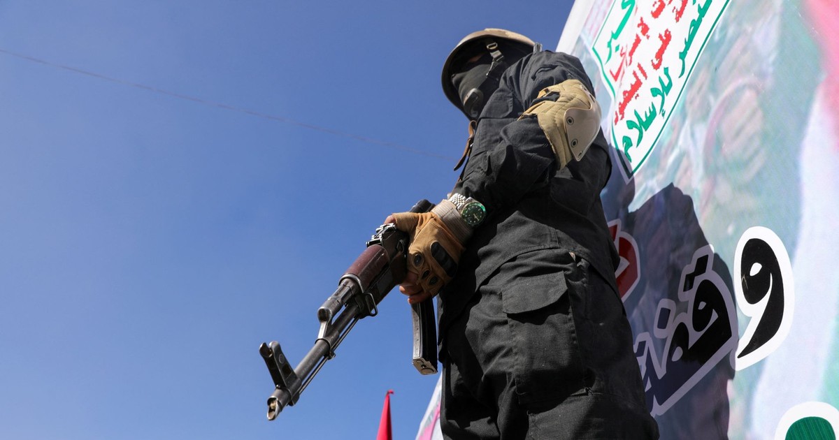 phien quan houthi ban ten lua vao tau khu truc cua my tai bien do 65a4c27877c0c