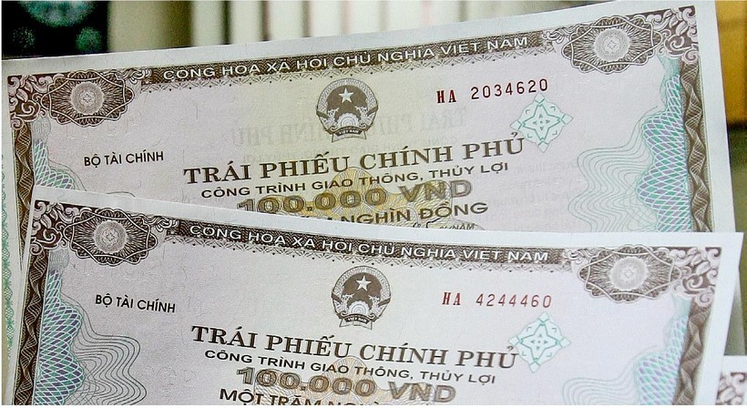 sap ban le trai phieu chinh phu qua ngan hang thuong mai 65a472a82e1f8