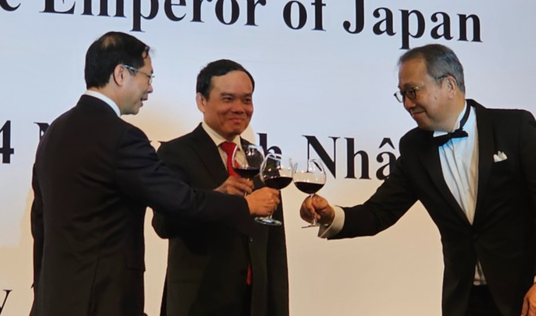 dsq nhat ban to chuc le ky niem 64 nam ngay sinh nhat hoang 65d8ced968f45