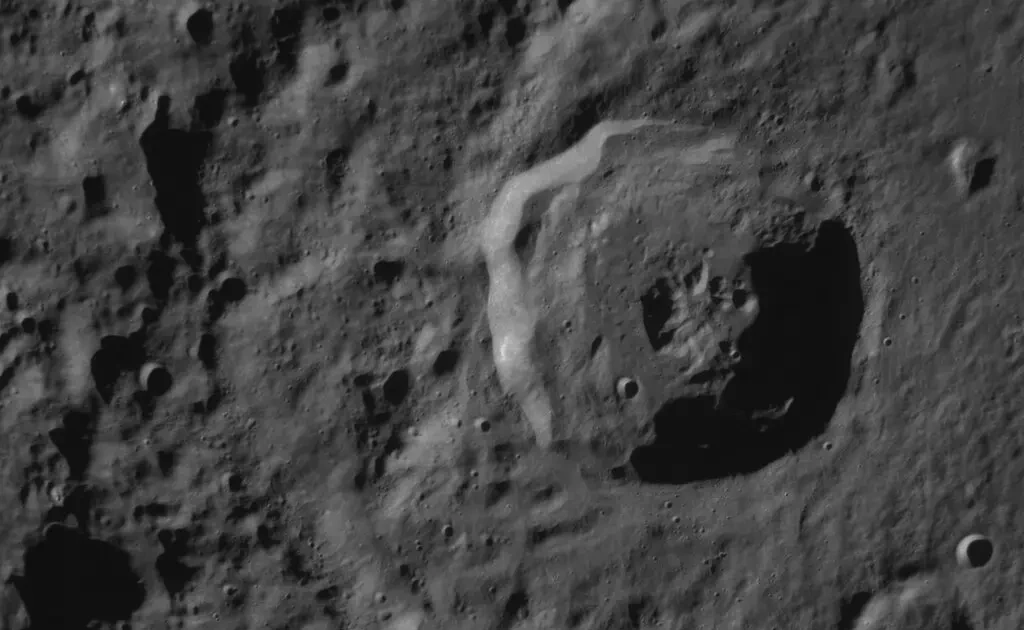 tau do bo tu nhan dau tien cua my ha canh len mat trang 65d8340f7af6e