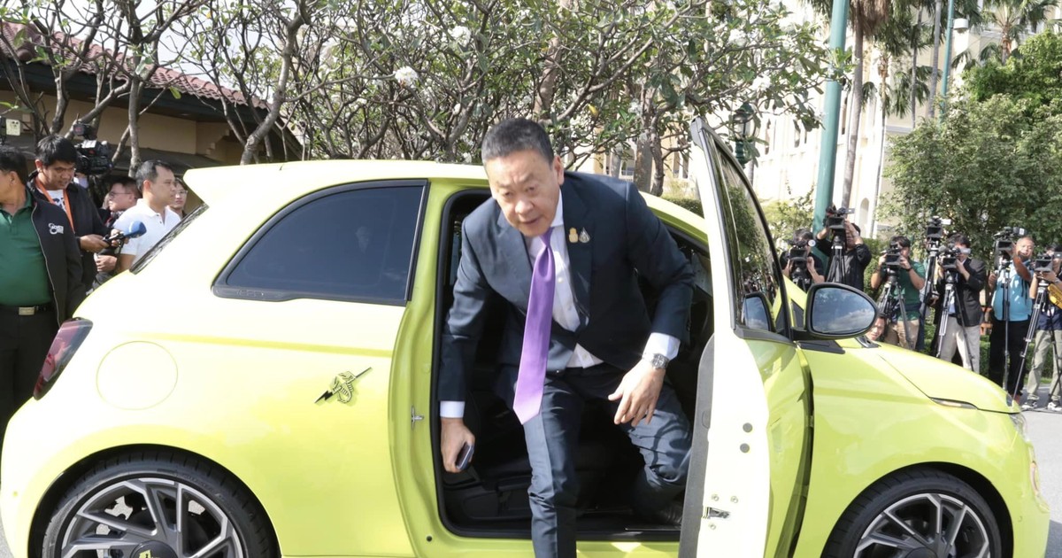 thu tuong thai lan tu lai o to dien di lam 65d5d767f1e92