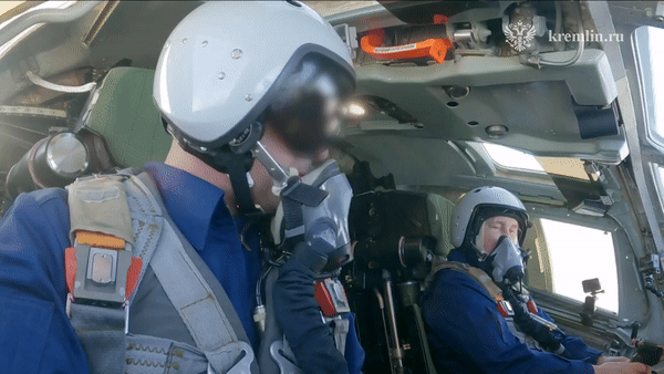 tong thong putin tham gia lai thu may bay nem bom chien luoc tu 160m 65d86559b5de7