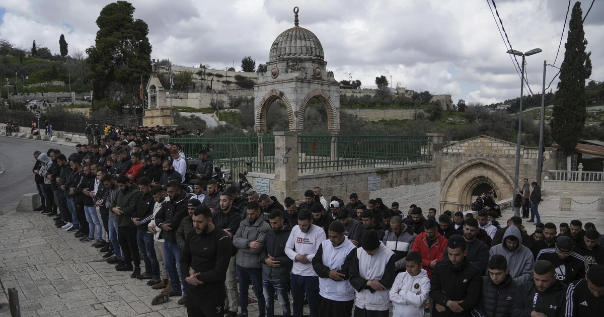 xung dot israel hamas phu bong den len thang le ramadan 65eee3daeab87