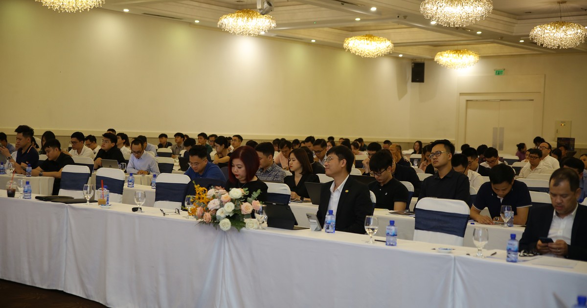 tam guong phan chieu doanh nghiep 66264df1b0e40